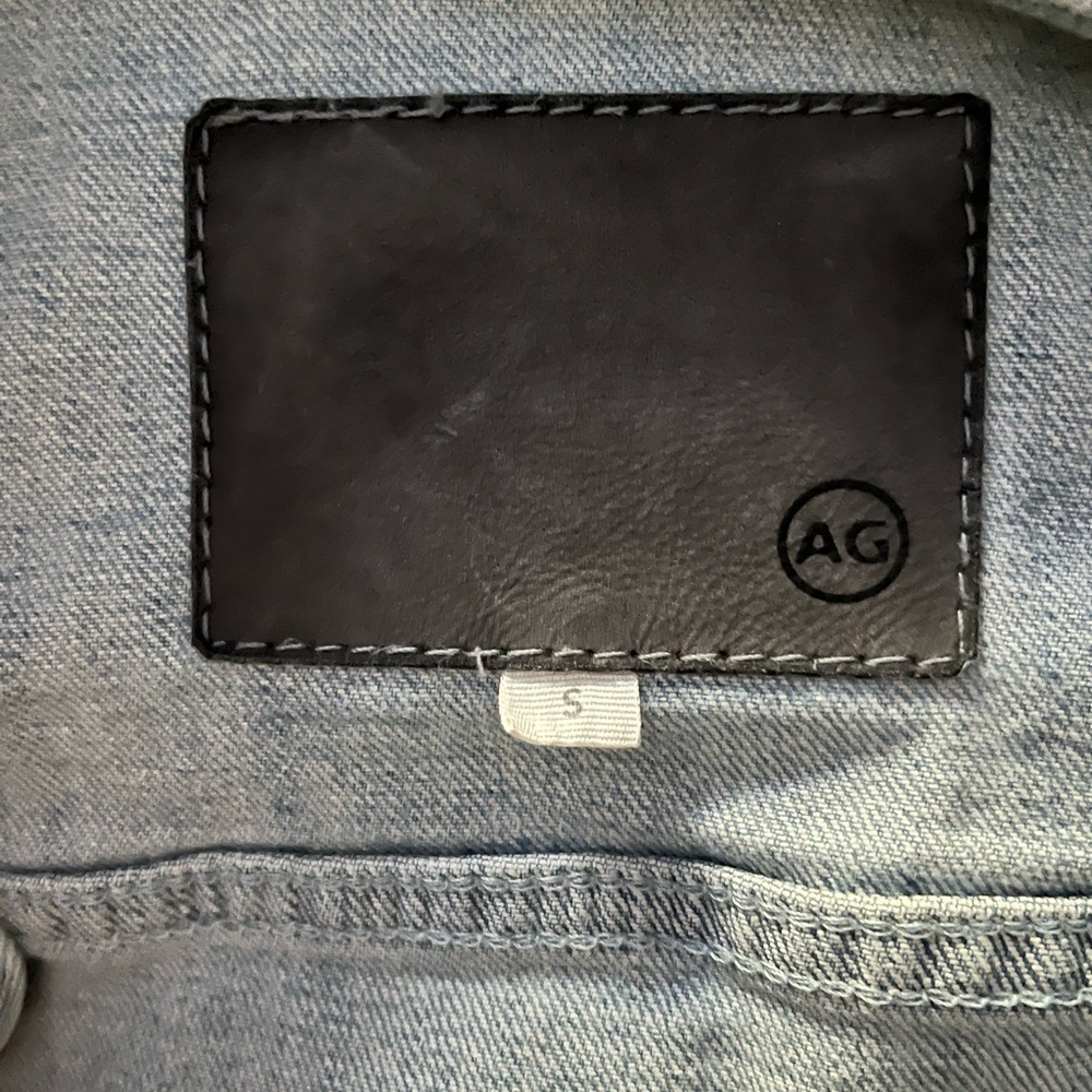 Mya Jacket: Perfect Condition Jacket. Same as stock photo, with a lighter wash! - Picture 3 of 4